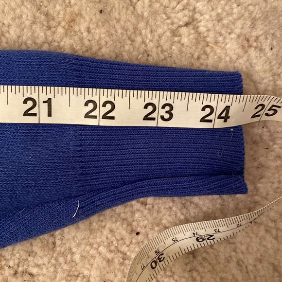 BLUE IZOD SWEATER  *flaw* - Picture 7 of 9